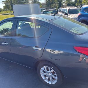 2017 Nissan VERSA SV photo 6