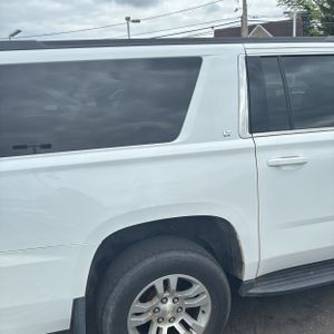 CHEVROLET SUBURBAN LT - 8