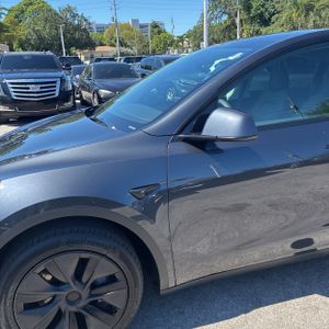 TESLA MODEL Y LONG RANGE - 2