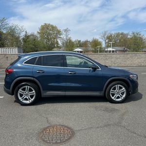 MERCEDES-BENZ GLA - 10