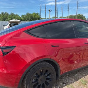 TESLA MODEL Y LONG RANGE - 9