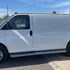 CHEVROLET EXPRESS 2500 - 4