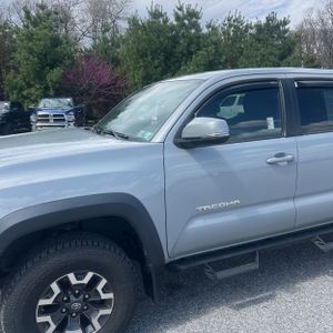 Toyota Tacoma TRD Off-Road - 2