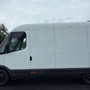 صورة 4 لـ 2024 Rivian DELIVERY ECV 500 CARGO VAN