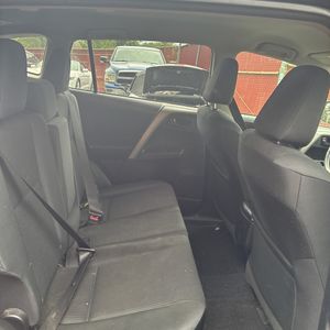 2017 Toyota RAV4 LE — фото 35