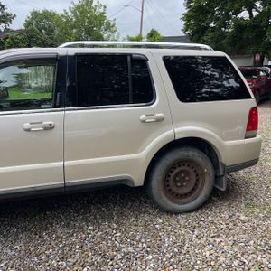 2005 Lincoln AVIATOR LUXURY photo 3