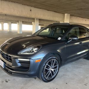 2024 Porsche MACAN photo 2