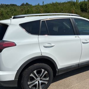 2016 Toyota RAV4 LE — фото 9