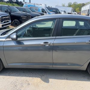 VOLKSWAGEN JETTA SE - 4