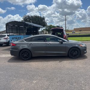 FORD FUSION SE - 10