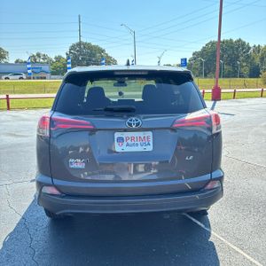 صورة 7 لـ 2018 Toyota RAV4 LE