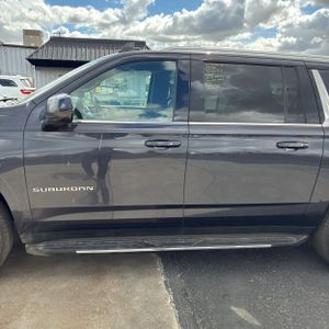 CHEVROLET SUBURBAN LT - 4