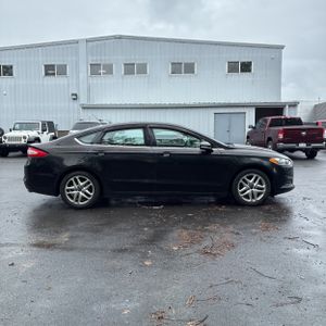 FORD FUSION SE - 10