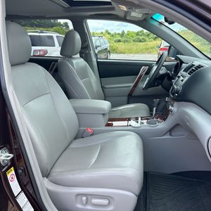 2013 Toyota HIGHLANDER LIMITED 缩略图 32