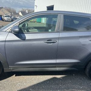 HYUNDAI TUCSON SE - 4