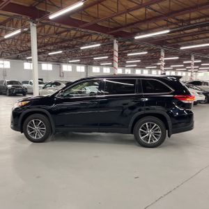 صورة 2 لـ 2019 Toyota HIGHLANDER XLE
