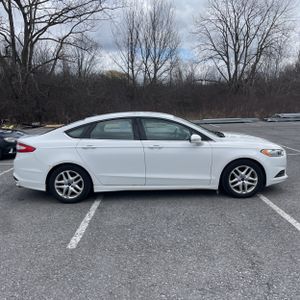 FORD FUSION SE - 10