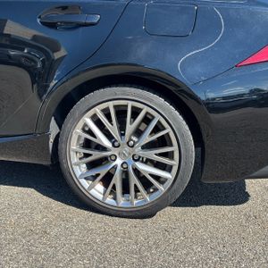 صورة 18 لـ 2016 Lexus IS 300 BASE