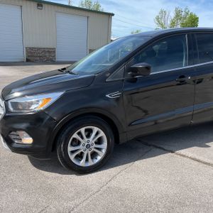 FORD ESCAPE SE - 2