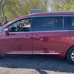 CHRYSLER PACIFICA TOURING L - 4