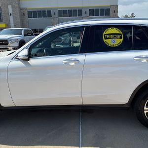 صورة 4 لـ 2017 Mercedes-BENZ GLC