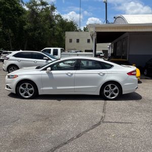 FORD FUSION SE - 3