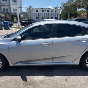 2018 Honda CIVIC LX — фото 4