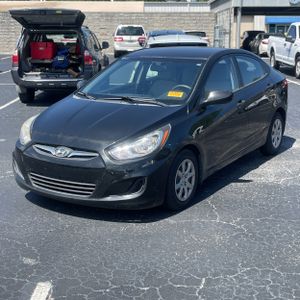 HYUNDAI ACCENT GLS - 1