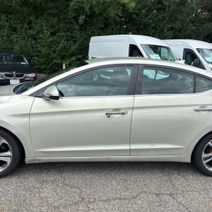 صورة 4 لـ 2017 Hyundai ELANTRA LIMITED