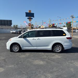 TOYOTA SIENNA - 3