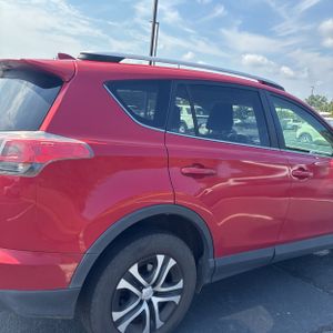 صورة 9 لـ 2016 Toyota RAV4 LE