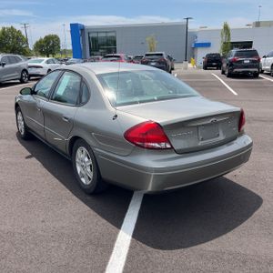 FORD TAURUS SE - 3