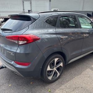 HYUNDAI TUCSON LIMITED - 9