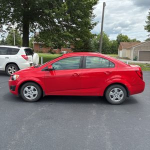 صورة 3 لـ 2015 Chevrolet SONIC LS AUTO