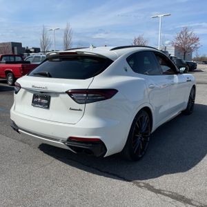 MASERATI LEVANTE TROFEO - 8