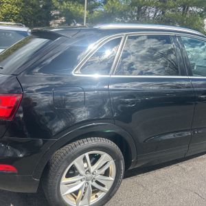 Audi Q3 2.0T Premium Plus - 9