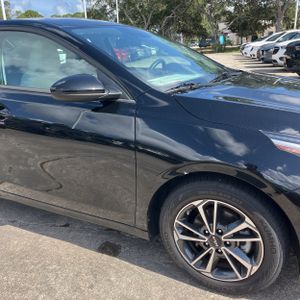 2023 KIA FORTE LXS thumbnail 13