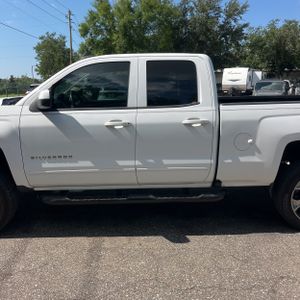 2017 Chevrolet SILVERADO 1500 LT — фото 4