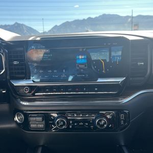 صورة 38 لـ 2024 Chevrolet SILVERADO 1500 RST