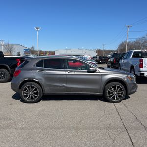 MERCEDES-BENZ GLA - 10