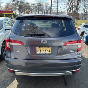 HONDA PILOT TOURING W/REAR CAPTAIN'S CHAIRS - 7