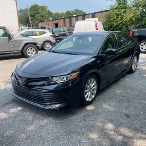 2020 Toyota CAMRY LE photo 1