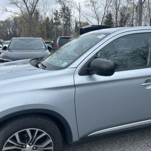 MITSUBISHI OUTLANDER ES - 2