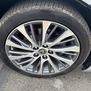 صورة مصغرة 20 لـ 2019 Lexus ES 300H BASE