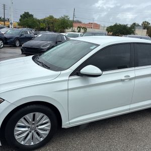 VOLKSWAGEN JETTA SE - 2