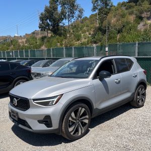 2023 Volvo XC40 B5 ULTIMATE DARK THEME — фото 3