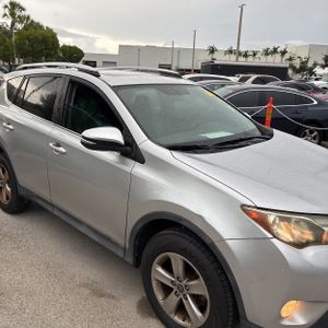 صورة 13 لـ 2015 Toyota RAV4 XLE