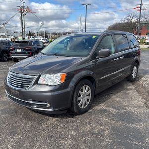 CHRYSLER TOWN AND COUNTRY TOURING - 1