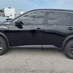 صورة 4 لـ 2025 Nissan ROGUE S