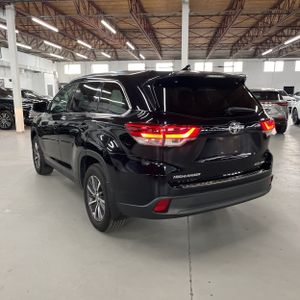 صورة 4 لـ 2019 Toyota HIGHLANDER XLE